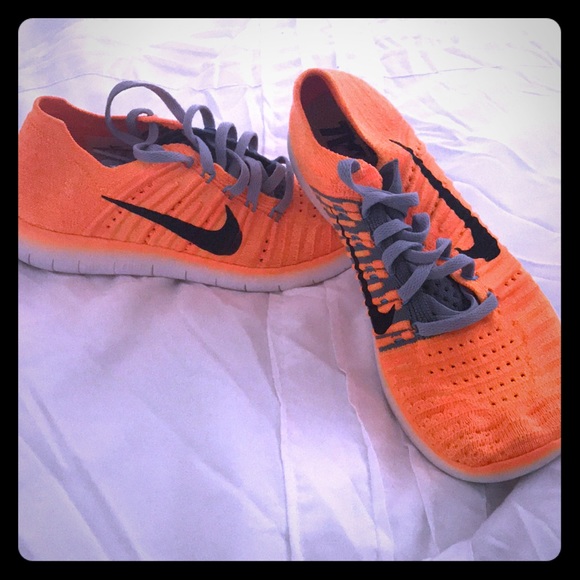 le scarpe nike libero flyknit scarpe poshmark le scarpe nike libero flyknit scarpe poshmark
